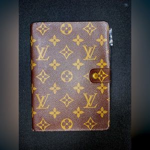 Louis Vuitton Monogram Agenda MM EUC. Update: prev listed as PM in error